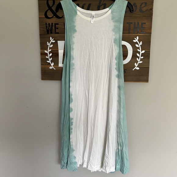 Bundle of Two RVCA Lightweight Dresses - Picture 4 of 7